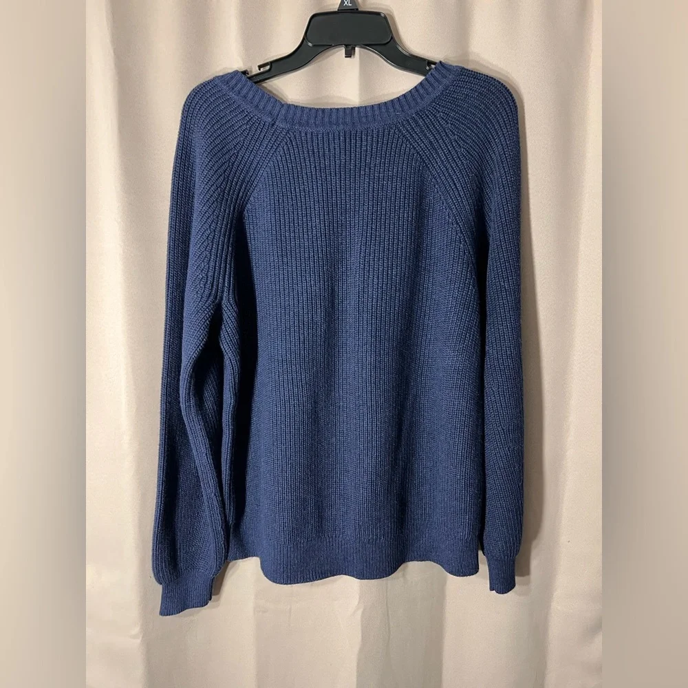 2 for $60🌺 Tommy Bahama Navy Blue Crew Neck Sweater - Picture 5 of 9